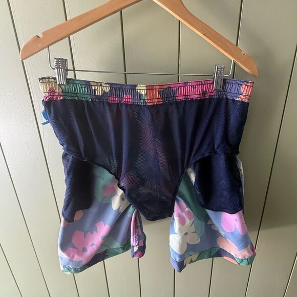 J. McLaughlin Men's Swim Trunks in Multicolor Floral - Picture 6 of 9